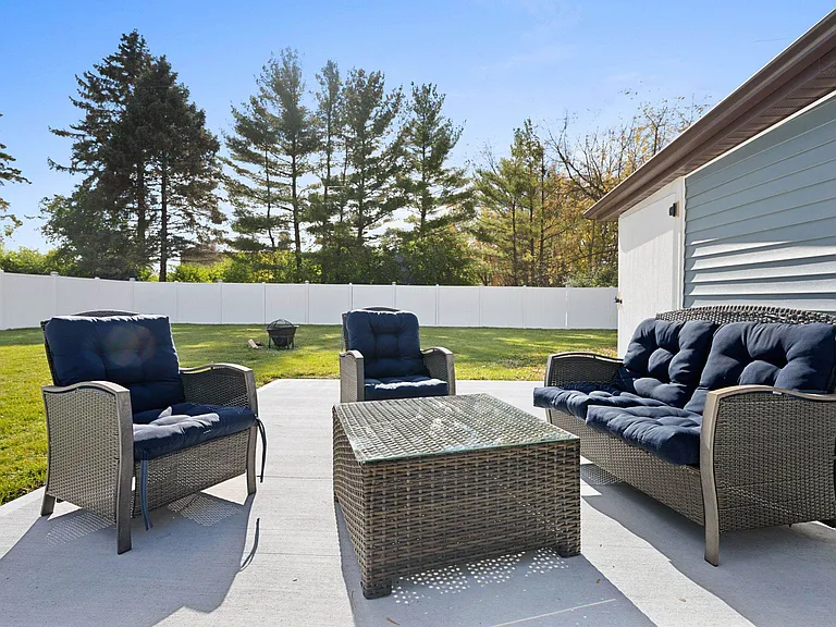 621 Cook Street - Photo 3 of 18