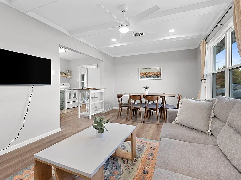 621 Cook St - Photo 7 of 18