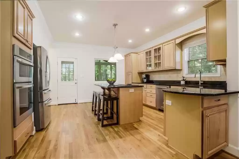 3346 Mathieson Dr Ne - Photo 6 of 33