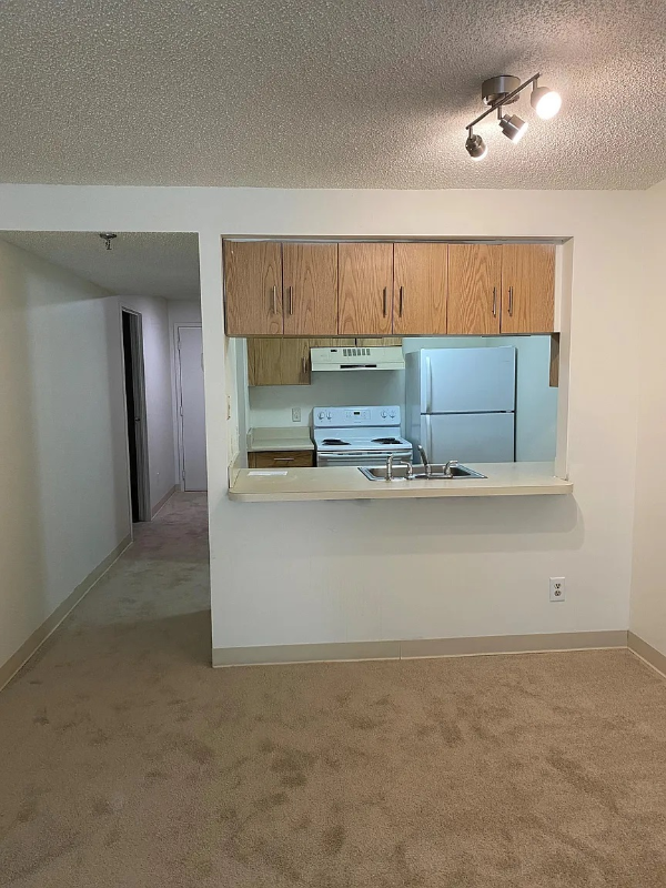 712 Main St - Photo 3 of 14