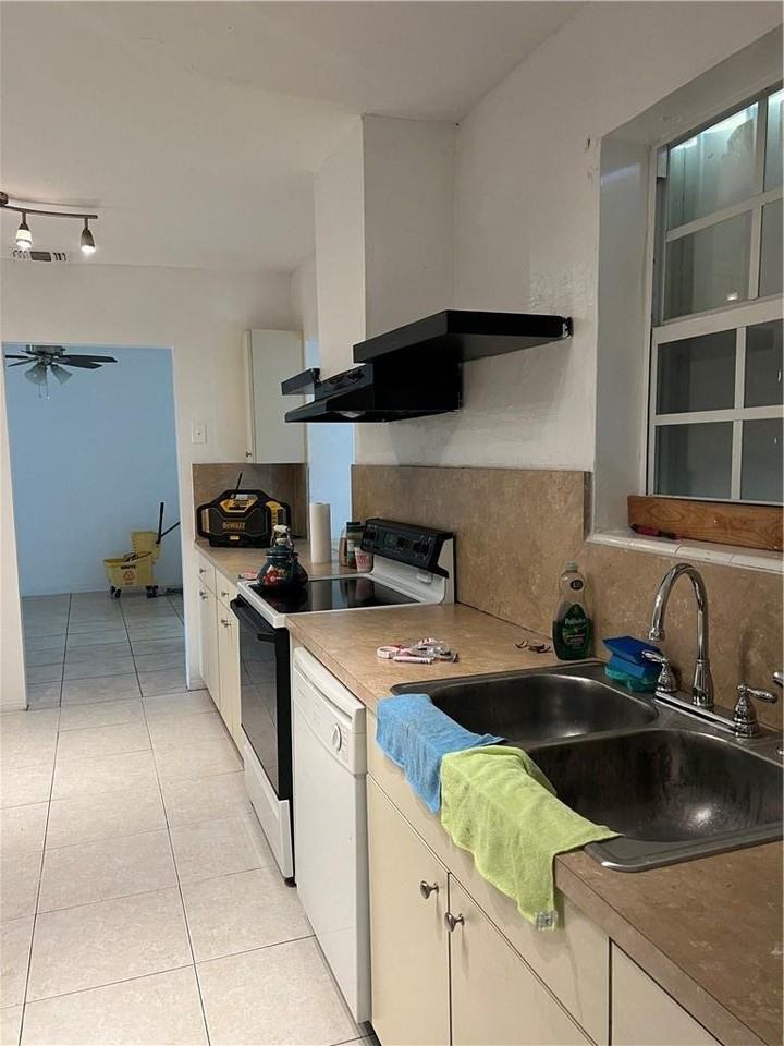 15150 Ne 13th Ave #15150 - Photo 2 of 8