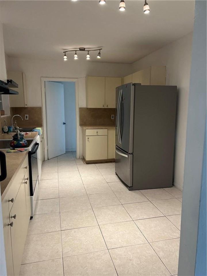 15150 Ne 13th Ave #15150 - Photo 3 of 8