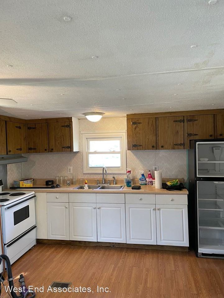 717 Washington St - Photo 2 of 5