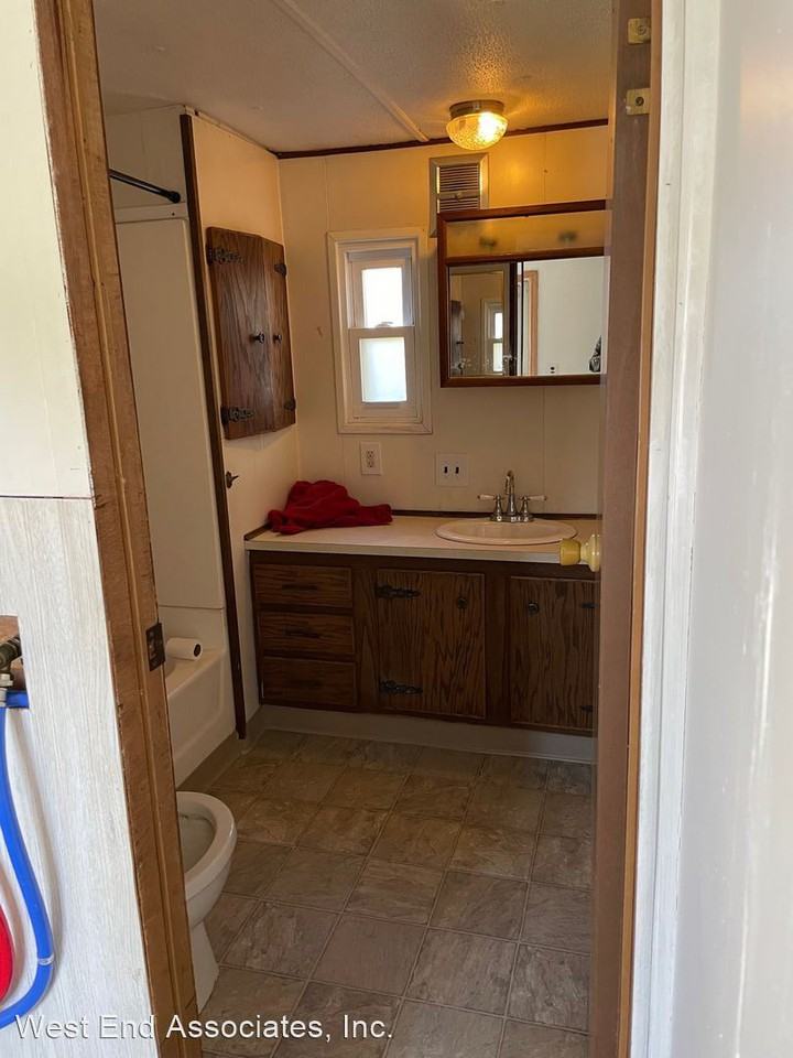 717 Washington St - Photo 3 of 5