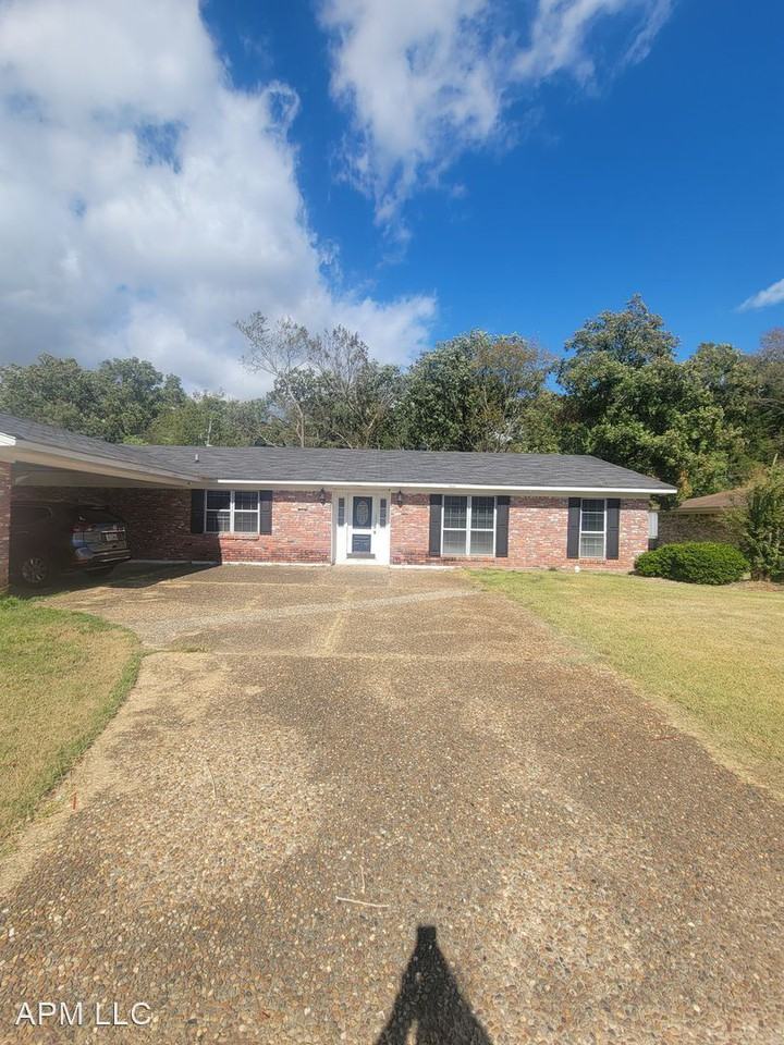 42 W Elmwood Dr Monroe LA 71203 4 Bedroom Apartment for Rent