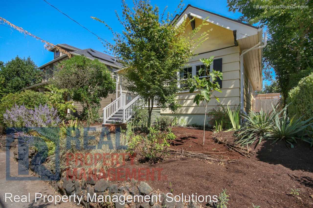 3818 Se 62nd Ave - Photo 3 of 32