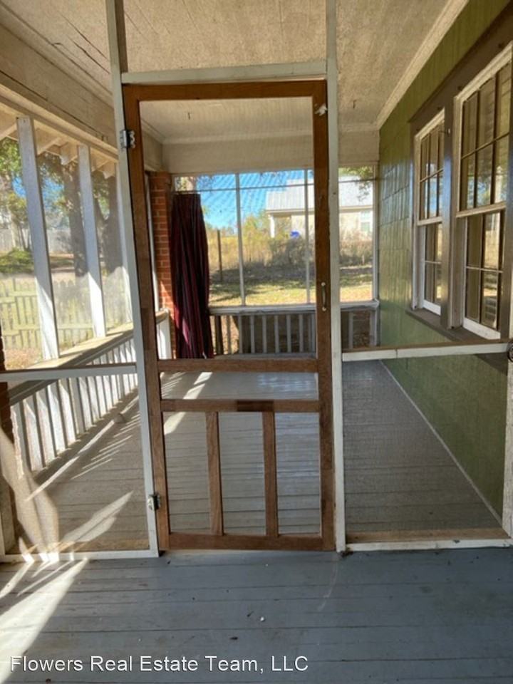 1131 Willow St - Photo 2 of 12