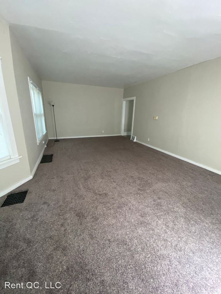 1916 11th Avenue A - Photo 3 of 16