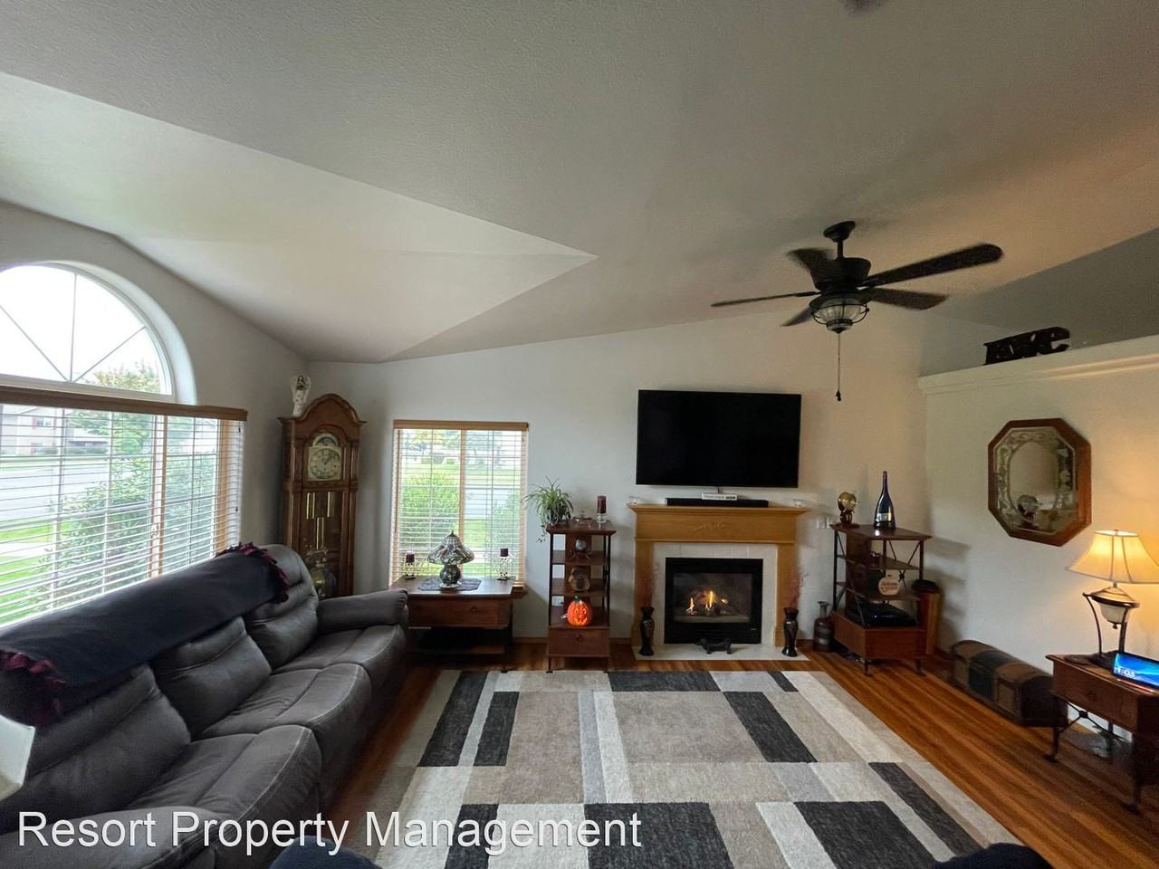 5519 N Cynthia St - Photo 3 of 14