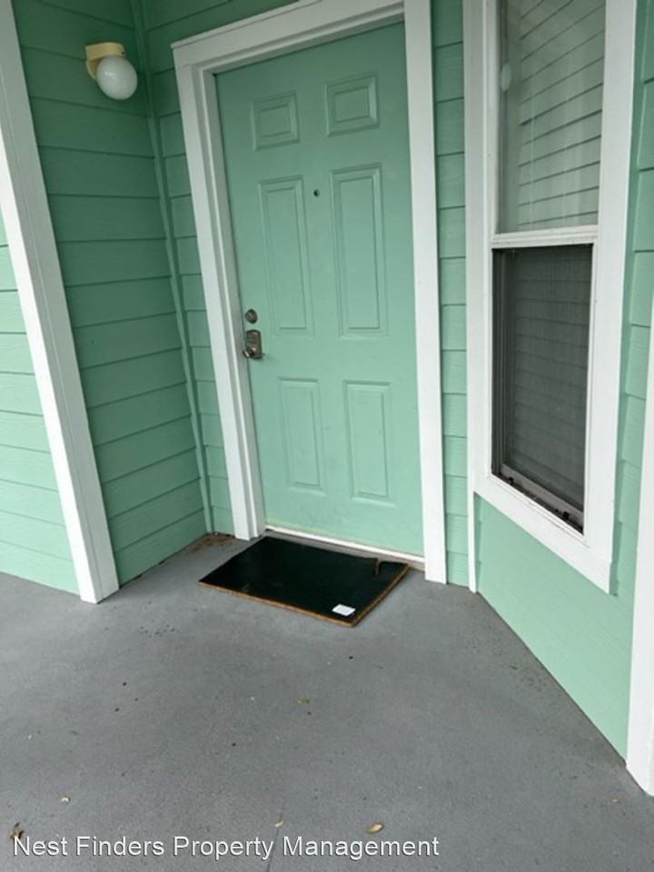 204 16th St #C - Photo 2 of 21