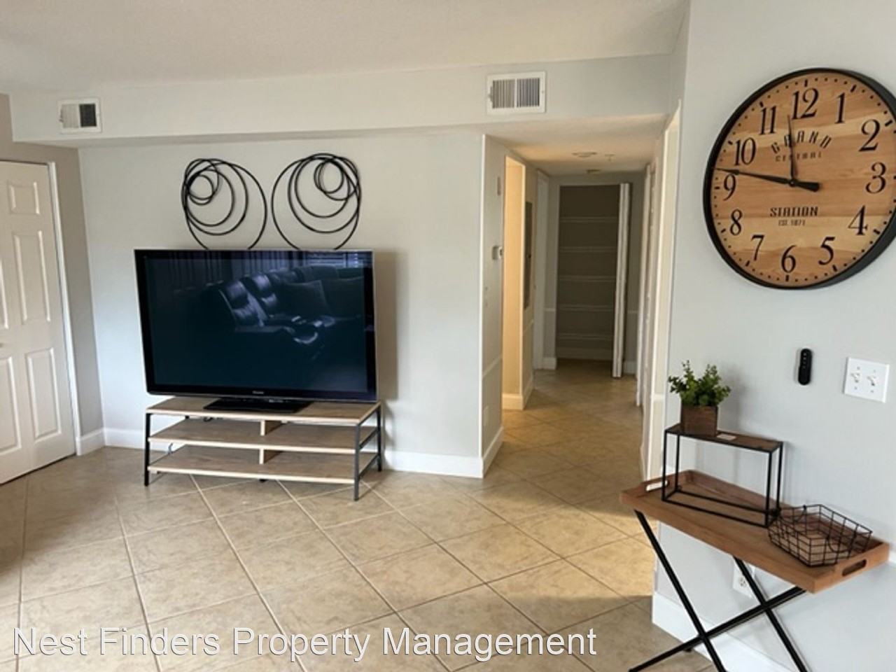 204 16th St #C - Photo 3 of 21