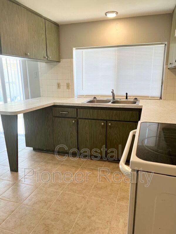 5825 Elm St - Photo 2 of 16