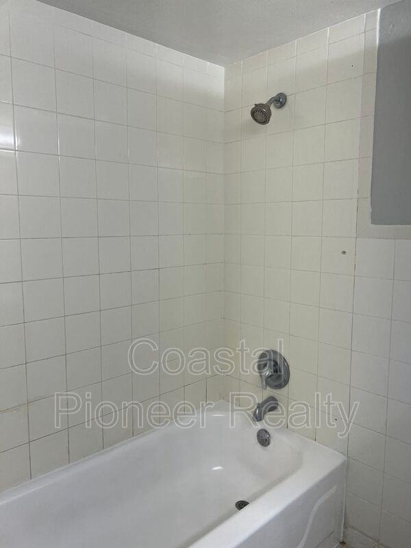 5825 Elm St - Photo 7 of 16