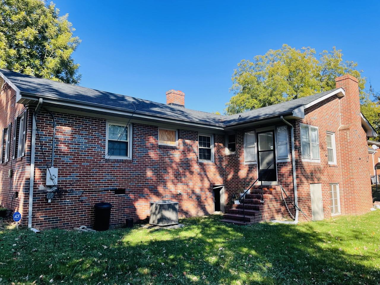 1311 Bernard St - Photo 3 of 27