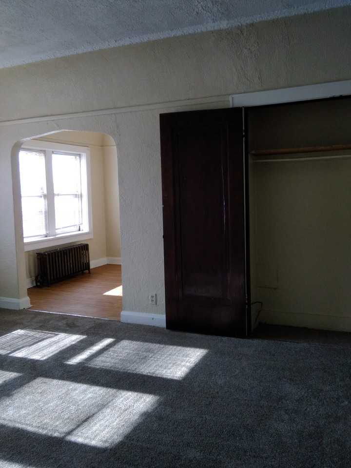 2061 W Atkinson Ave - Photo 2 of 5