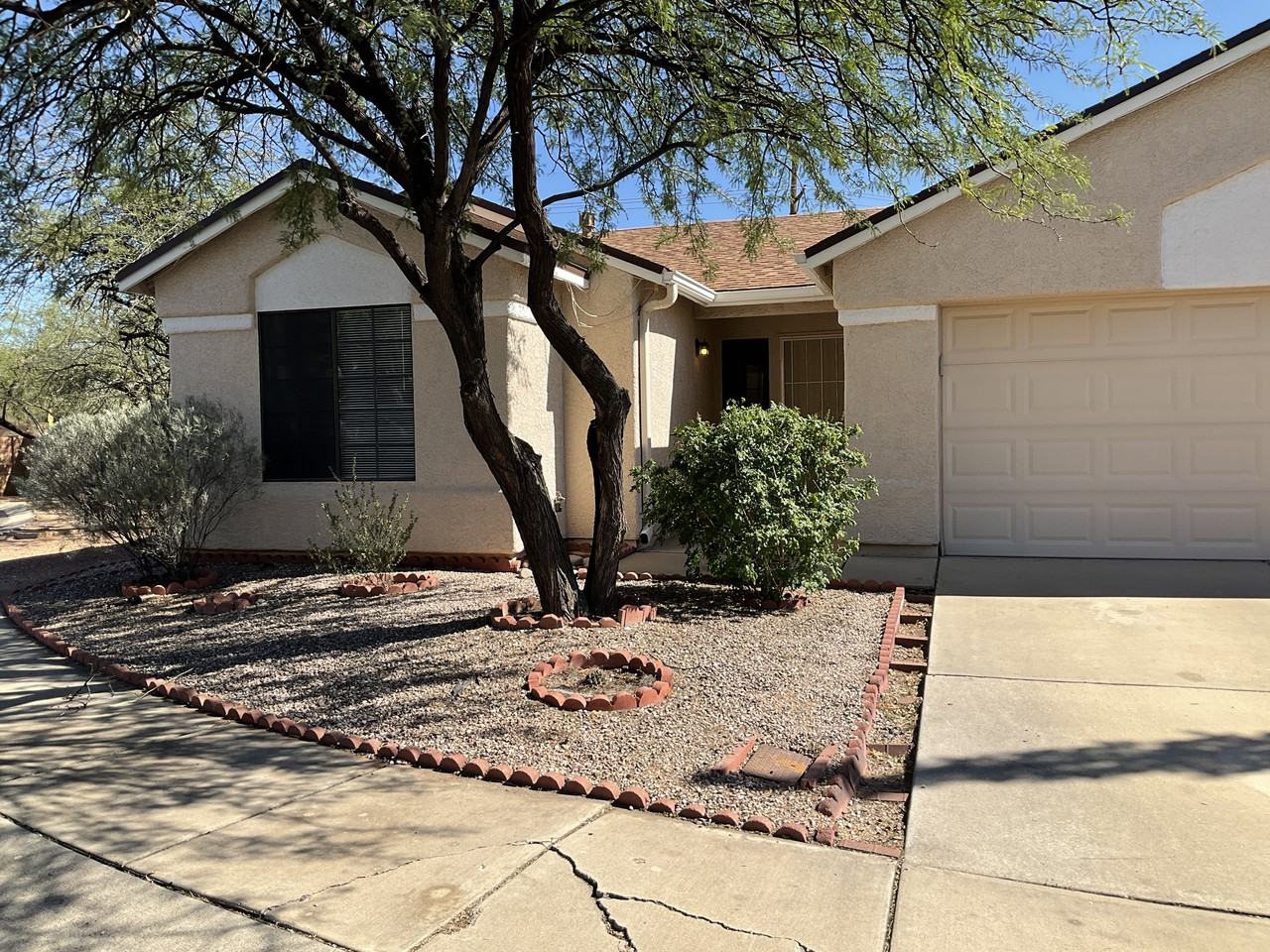 8526 N Spring Creek Dr - Photo 2 of 43