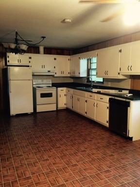 635 Adams Cir - Photo 2 of 11