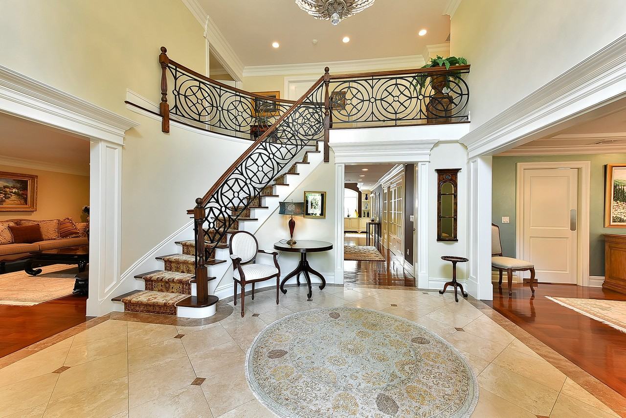 16 Litchfield Way - Photo 2 of 24