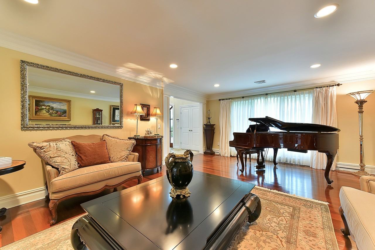 16 Litchfield Way - Photo 3 of 24