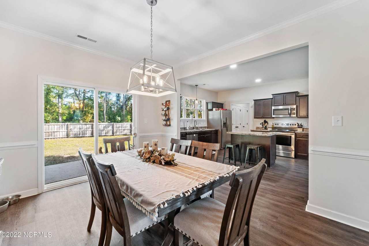 304 Burberry Court - Photo 3 of 9