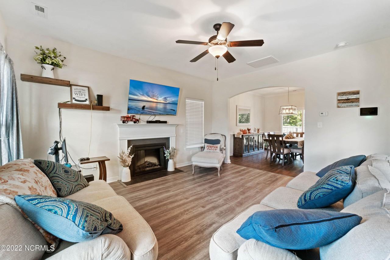 304 Burberry Court - Photo 2 of 9