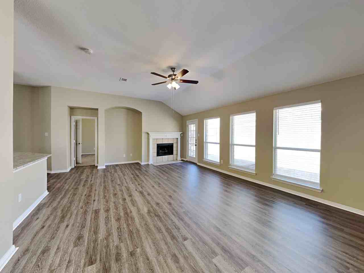 3933 Rochester Dr - Photo 3 of 19