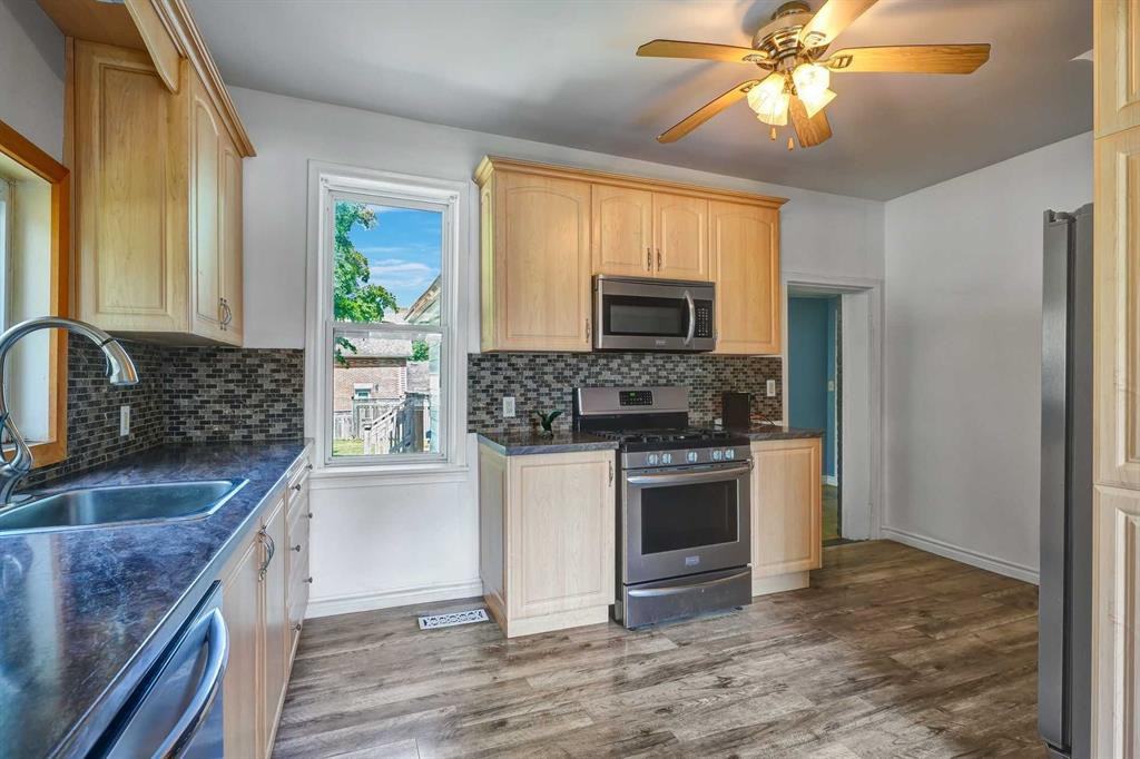 ON-10 & Collingwood St - Photo 3 of 19