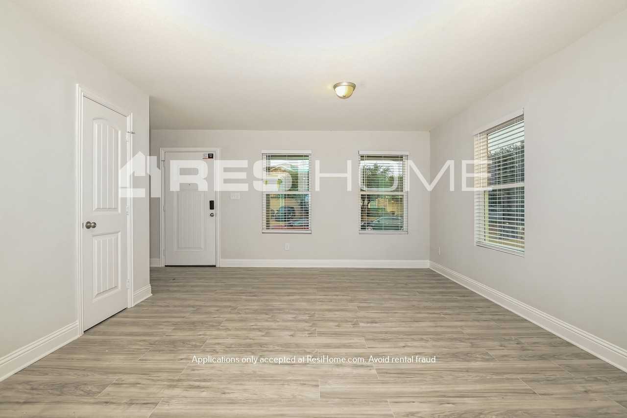 6918 Tessla Dr - Photo 3 of 24