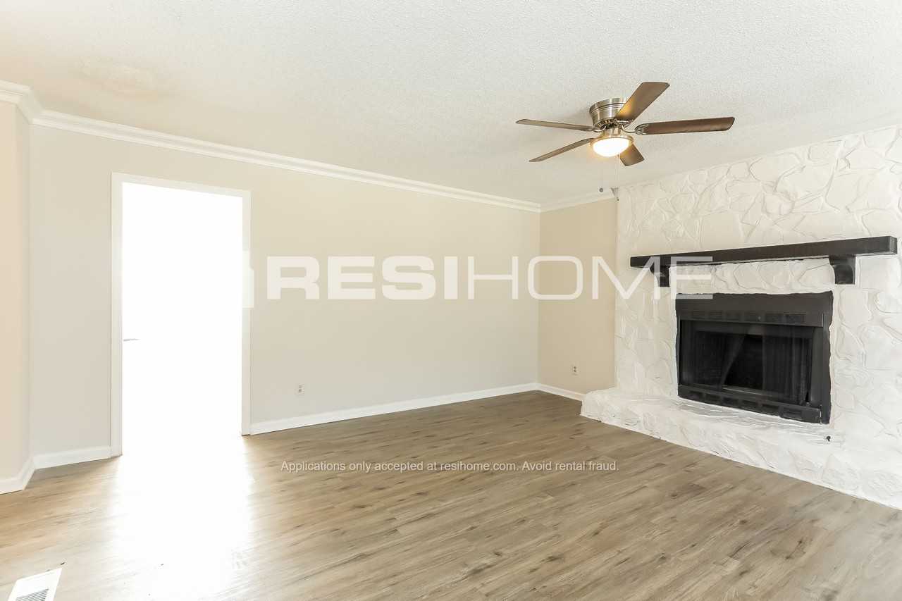 5573 Melissa Dr - Photo 3 of 24