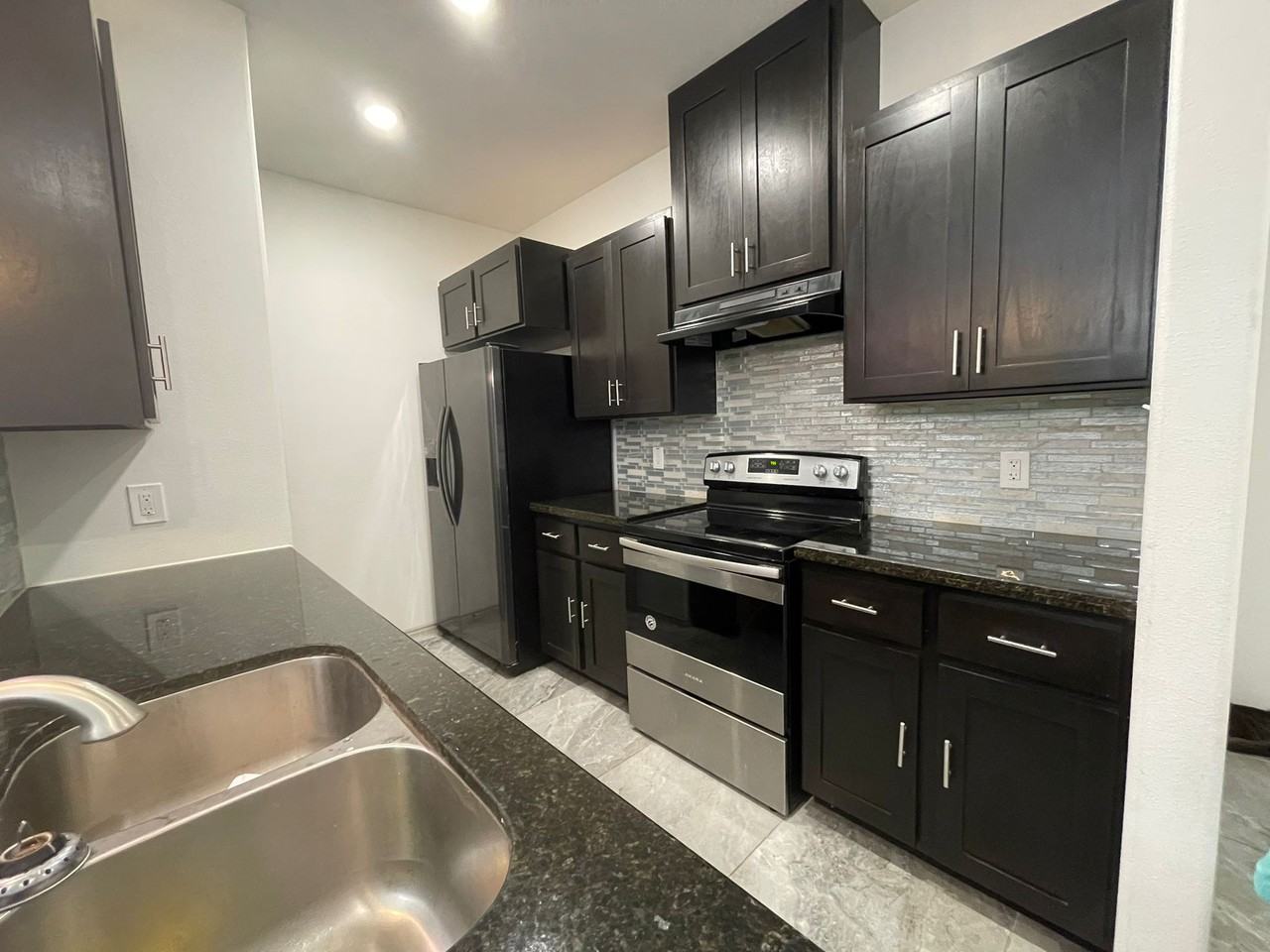 204 Welland Dr #204 - Photo 3 of 36