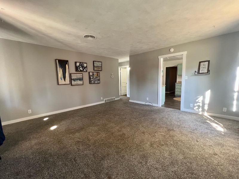 240 Saint Andrew St - Photo 4 of 10