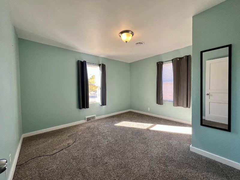 240 Saint Andrew St - Photo 6 of 10