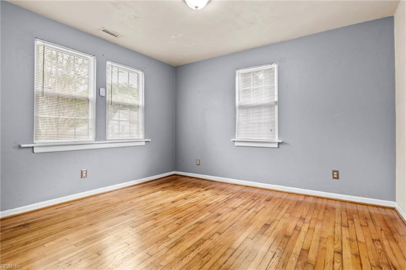 4623 Elmhurst Ave - Photo 3 of 23