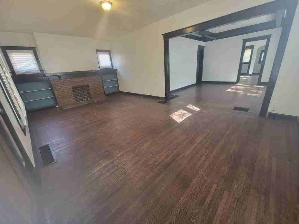 519 519 S oakland - Photo 2 of 5