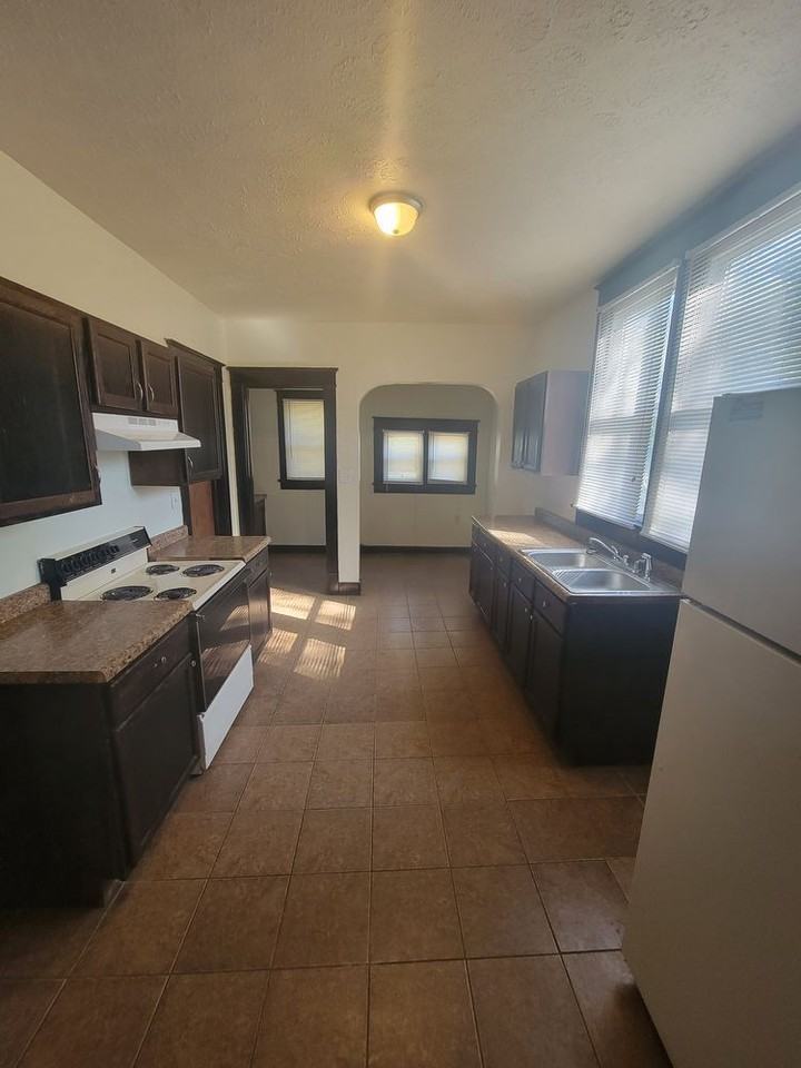 519 519 S oakland - Photo 3 of 5