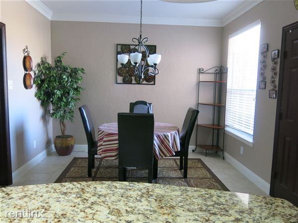 3025 Darlington Dr - Photo 3 of 10