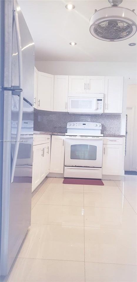 585 Ne 179th Dr #585 - Photo 2 of 8