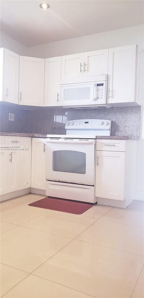 585 Ne 179th Dr #585 - Photo 3 of 8