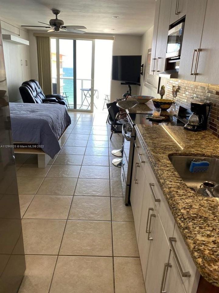 19201 Collins Ave #1147 - Photo 2 of 8