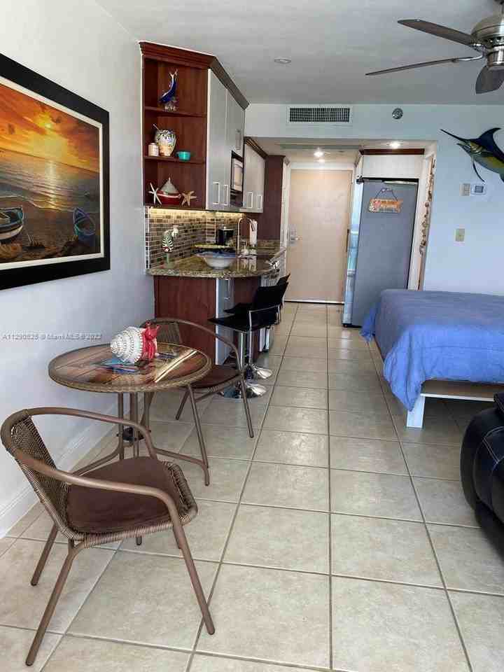 19201 Collins Ave #1147 - Photo 3 of 8