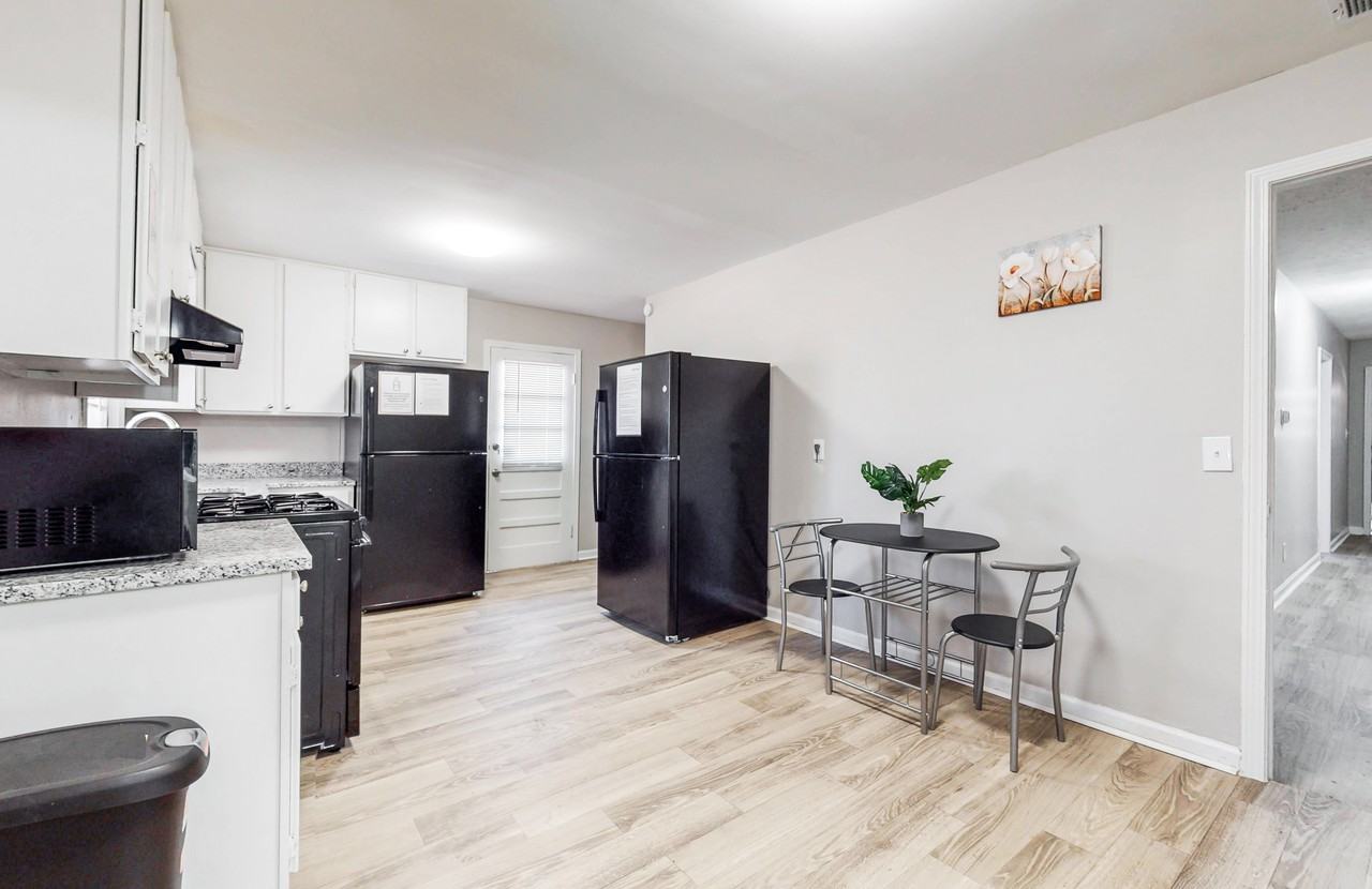 Fairburn Pl Nw - Photo 2 of 9