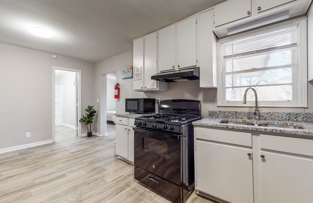 Fairburn Pl Nw - Photo 5 of 9