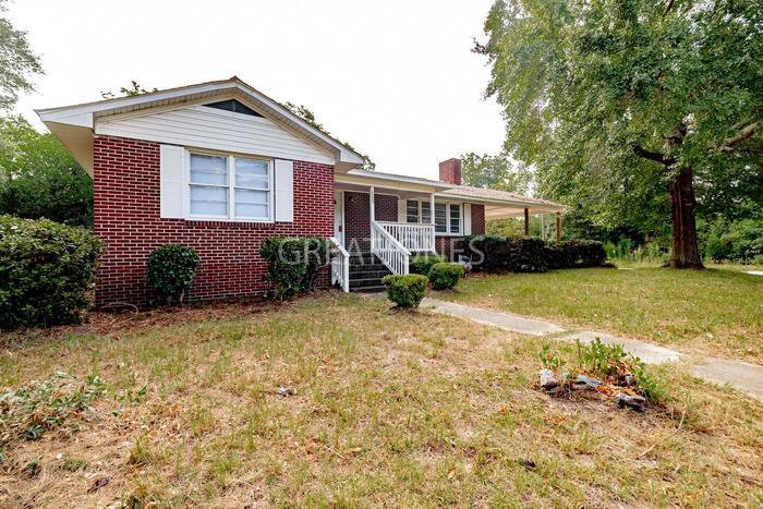 1303 White Horse St - Photo 3 of 33
