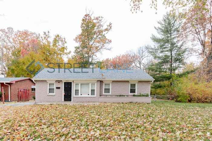 3920 N Hawthorne Ln - Photo 3 of 15