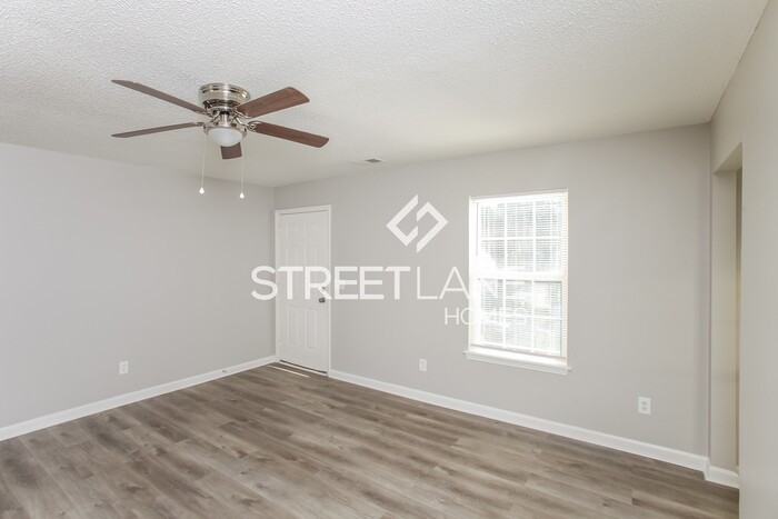 1008 Rockyknoll Dr - Photo 3 of 15