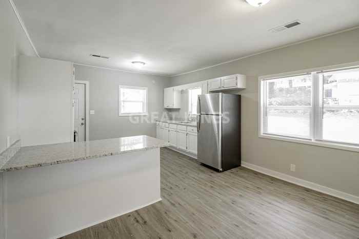 904 Ozark Ct - Photo 3 of 15