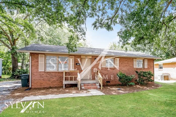 974 Sylvia Cir - Photo 2 of 15