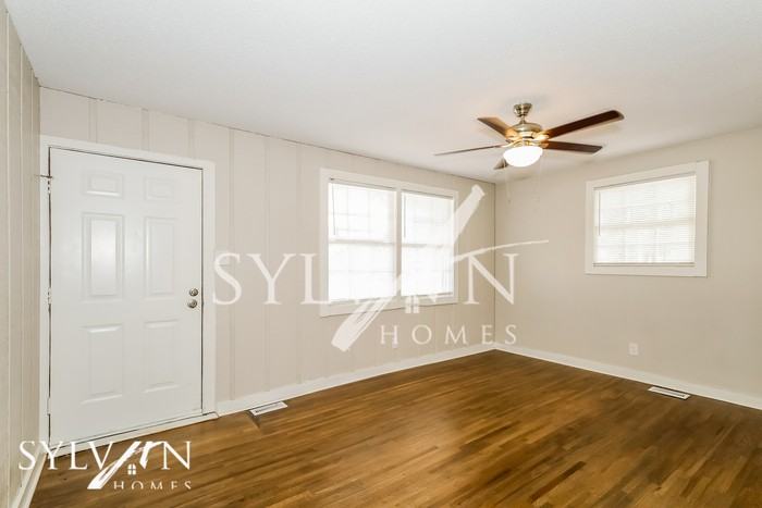 974 Sylvia Cir - Photo 3 of 15