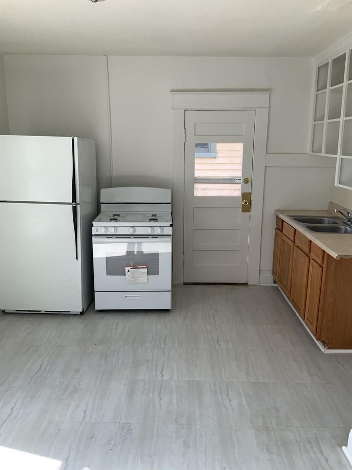 1104 E Mccarty St #A - Photo 2 of 8