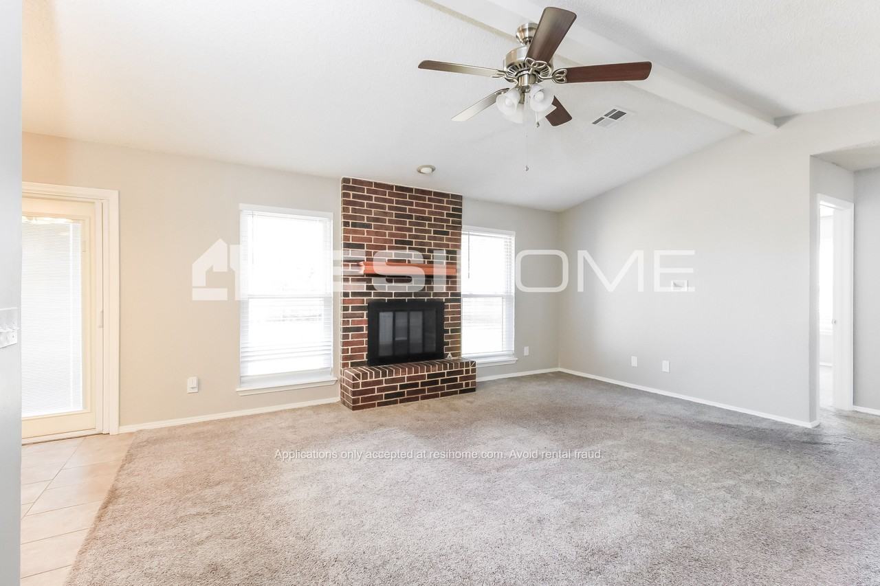 1312 Greenfield Dr - Photo 3 of 23